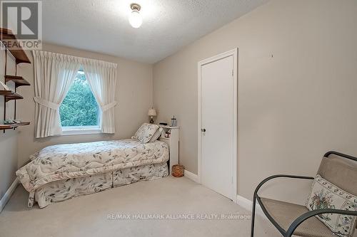 142 Balsam Drive, Oakville, ON - Indoor Photo Showing Bedroom