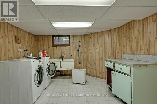 142 Balsam Drive, Oakville, ON - Indoor Photo Showing Laundry Room