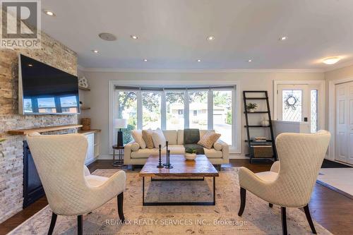 18 Parkend Avenue, Brampton (Brampton South), ON - Indoor Photo Showing Living Room