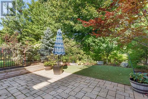 3123 Watercliffe Court, Oakville, ON - Outdoor