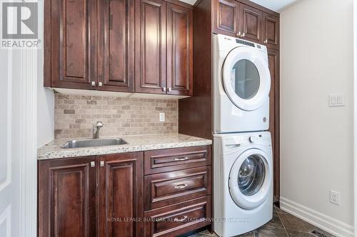 2185 Meadowland Drive, Oakville, ON - Indoor Photo Showing Laundry Room