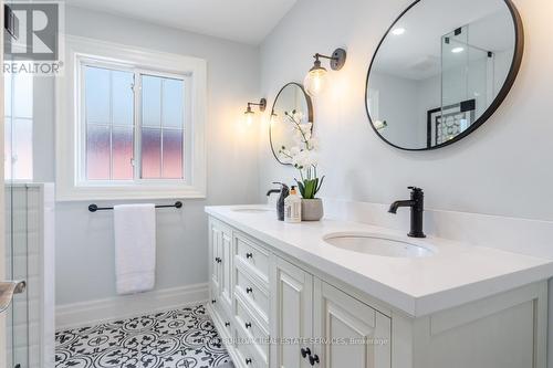 2185 Meadowland Drive, Oakville (River Oaks), ON - Indoor Photo Showing Bathroom