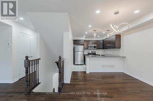 226 Betsy Drive, Oakville, ON - Indoor Photo Showing Kitchen