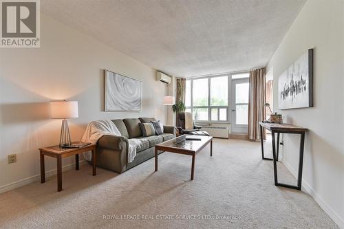 609 - 45 Southport Street, Toronto (High Park-Swansea), ON - Indoor Photo Showing Living Room