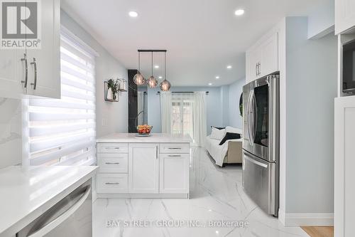 4277 Torino Crescent, Mississauga, ON - Indoor Photo Showing Kitchen