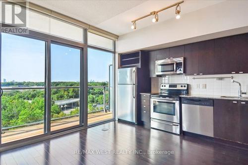 905 - 105 The Queensway, Toronto (High Park-Swansea), ON - Indoor Photo Showing Kitchen