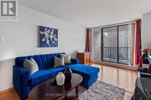 1104 - 17 Knightsbridge Road, Brampton, ON - Indoor Photo Showing Living Room