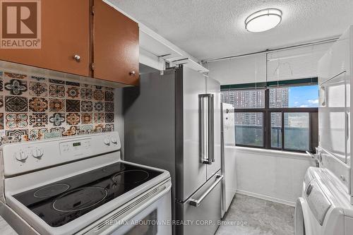 1104 - 17 Knightsbridge Road, Brampton, ON - Indoor Photo Showing Kitchen