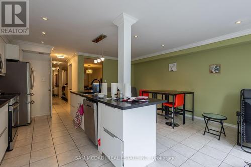 5940 Ridgecrest Trail, Mississauga, ON - Indoor Photo Showing Kitchen