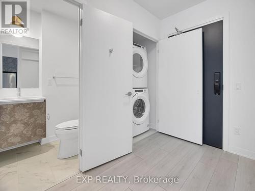 322 - 405 Dundas Street W, Oakville, ON - Indoor Photo Showing Laundry Room