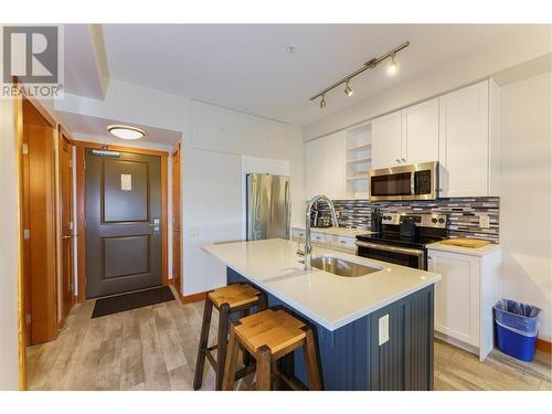 105 Village Centre Court Unit# 324, Vernon, BC - Indoor Photo Showing Kitchen