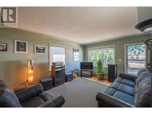 1580 Fairview Road, Penticton, BC - Indoor Photo Showing Living Room