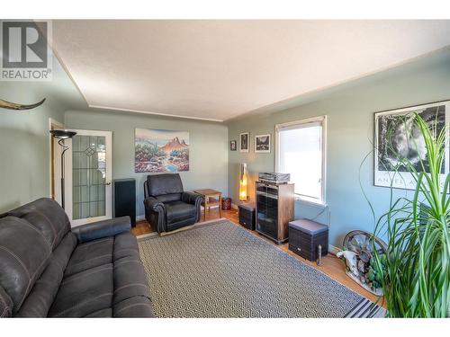 1580 Fairview Road, Penticton, BC - Indoor Photo Showing Living Room