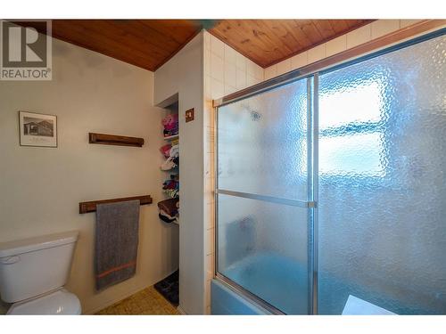 1580 Fairview Road, Penticton, BC - Indoor Photo Showing Bathroom