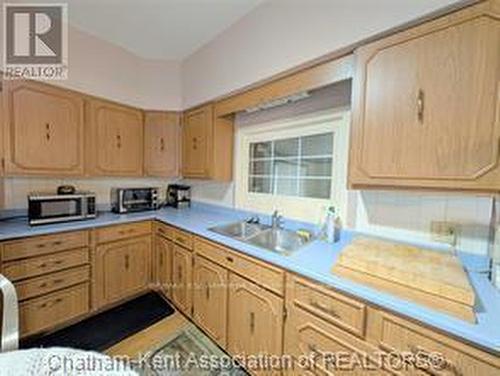 55 Grant Street, Chatham-Kent, ON - Indoor Photo Showing Kitchen With Double Sink