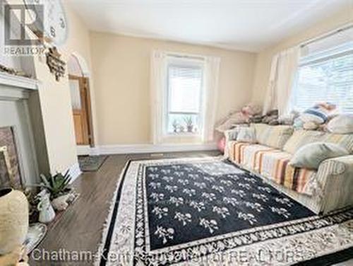 55 Grant Street, Chatham-Kent, ON - Indoor Photo Showing Living Room