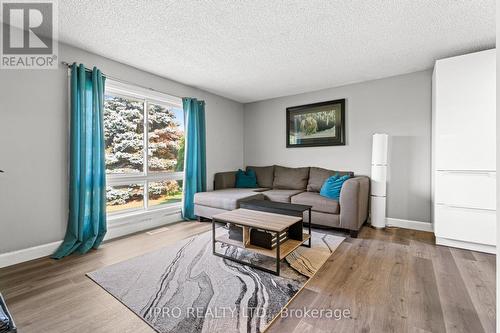 128 Homestead Place, Kitchener, ON - Indoor Photo Showing Living Room