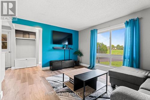 128 Homestead Place, Kitchener, ON - Indoor Photo Showing Living Room