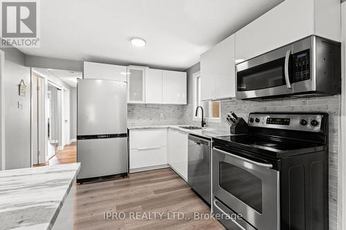 128 Homestead Place, Kitchener, ON - Indoor Photo Showing Kitchen