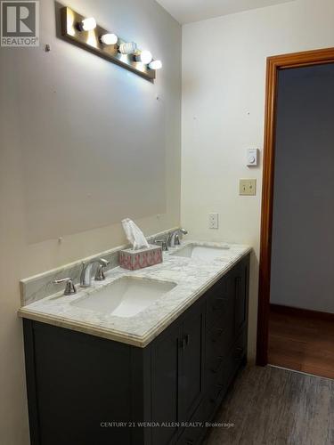 421 Oakwood Avenue, North Bay, ON - Indoor Photo Showing Bathroom