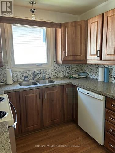 421 Oakwood Avenue, North Bay, ON - Indoor Photo Showing Kitchen With Double Sink