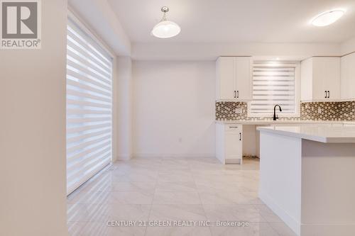 14 Holder Drive, Brantford, ON - Indoor Photo Showing Kitchen