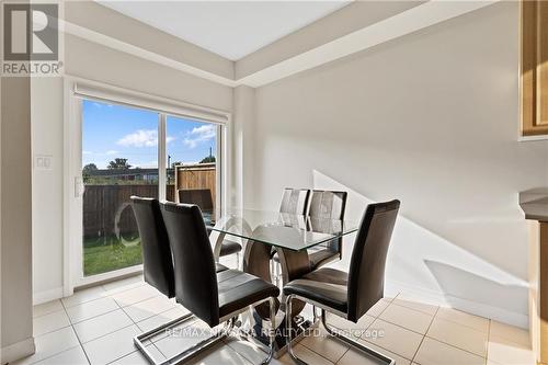 4861 Pettit Avenue, Niagara Falls, ON - Indoor Photo Showing Dining Room