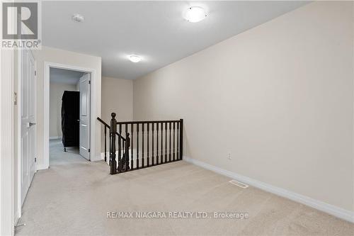 4861 Pettit Avenue, Niagara Falls, ON - Indoor Photo Showing Other Room