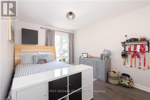 1647 Gregory Road, St. Catharines, ON - Indoor Photo Showing Bedroom