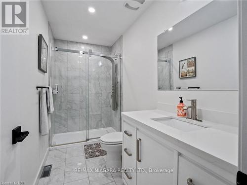 1647 Gregory Road, St. Catharines, ON - Indoor Photo Showing Bathroom