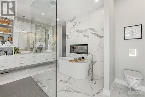 652B Tweedsmuir Avenue, Ottawa, ON - Indoor Photo Showing Bathroom