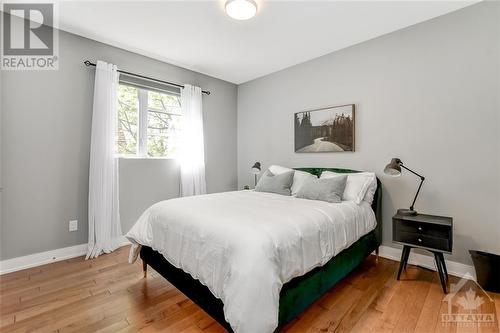 652B Tweedsmuir Avenue, Ottawa, ON - Indoor Photo Showing Bedroom