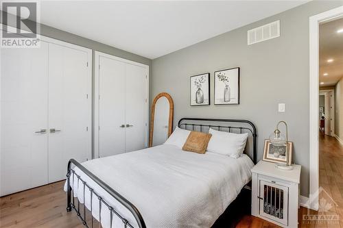 652B Tweedsmuir Avenue, Ottawa, ON - Indoor Photo Showing Bedroom