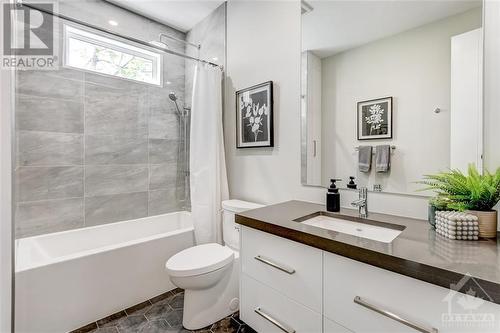 652B Tweedsmuir Avenue, Ottawa, ON - Indoor Photo Showing Bathroom