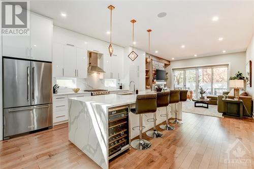 652B Tweedsmuir Avenue, Ottawa, ON - Indoor Photo Showing Kitchen With Upgraded Kitchen