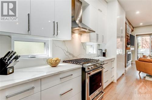 652B Tweedsmuir Avenue, Ottawa, ON - Indoor Photo Showing Kitchen With Upgraded Kitchen