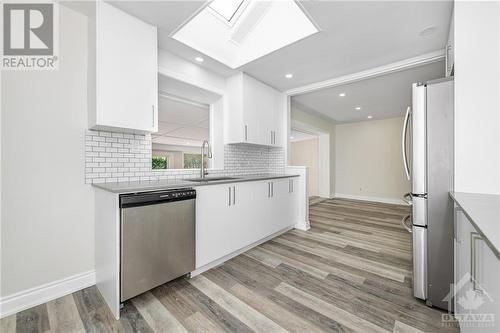 6986 Marco Street, Ottawa, ON - Indoor Photo Showing Kitchen With Upgraded Kitchen