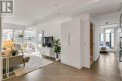 1130 - 251 Jarvis Street, Toronto, ON - Indoor Photo Showing Living Room