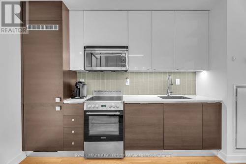 202 - 8 Dovercourt Road, Toronto (Little Portugal), ON - Indoor Photo Showing Kitchen