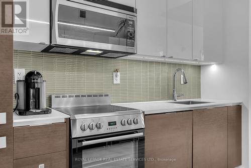 202 - 8 Dovercourt Road, Toronto (Little Portugal), ON - Indoor Photo Showing Kitchen