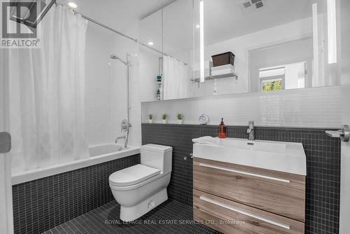 202 - 8 Dovercourt Road, Toronto (Little Portugal), ON - Indoor Photo Showing Bathroom