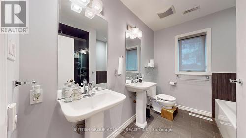 8 Mead Court, Toronto (St. Andrew-Windfields), ON - Indoor Photo Showing Bathroom