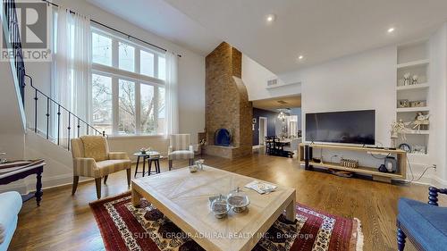 8 Mead Court, Toronto, ON - Indoor Photo Showing Living Room