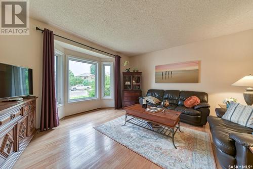 142 Calypso Drive, Moose Jaw, SK - Indoor Photo Showing Living Room