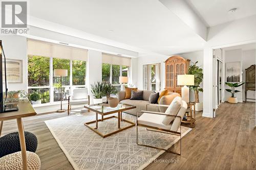 118 - 119 Merton Street, Toronto (Mount Pleasant West), ON - Indoor Photo Showing Living Room