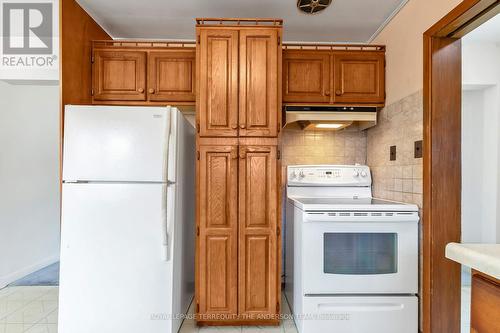 1110 Athol Street, Whitby (Downtown Whitby), ON - Indoor Photo Showing Kitchen