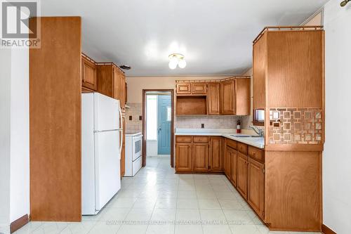 1110 Athol Street, Whitby (Downtown Whitby), ON - Indoor Photo Showing Kitchen