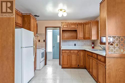 1110 Athol Street, Whitby (Downtown Whitby), ON - Indoor Photo Showing Kitchen