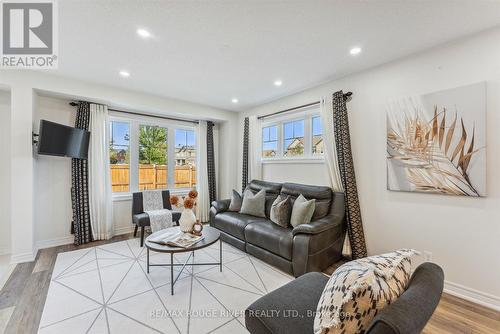 74 Artania Street, Oshawa (Windfields), ON - Indoor Photo Showing Living Room