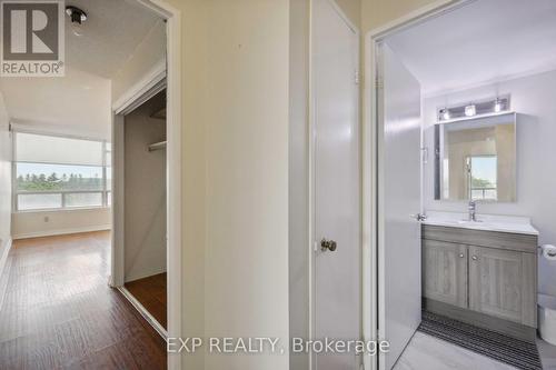 401 - 330 Alton Towers Circle, Toronto (Milliken), ON - Indoor Photo Showing Bathroom